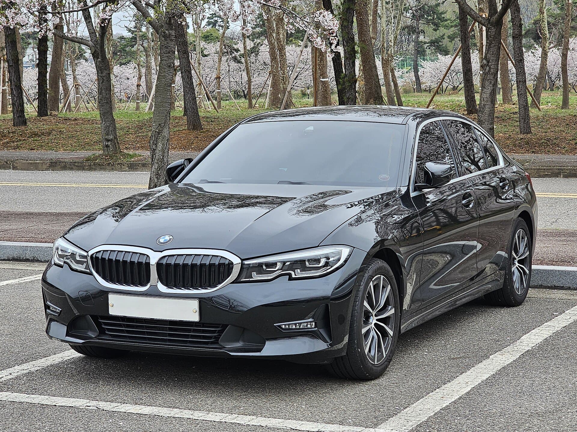 BMW 320d xDrive Limousine in Saphirschwarz Metallic