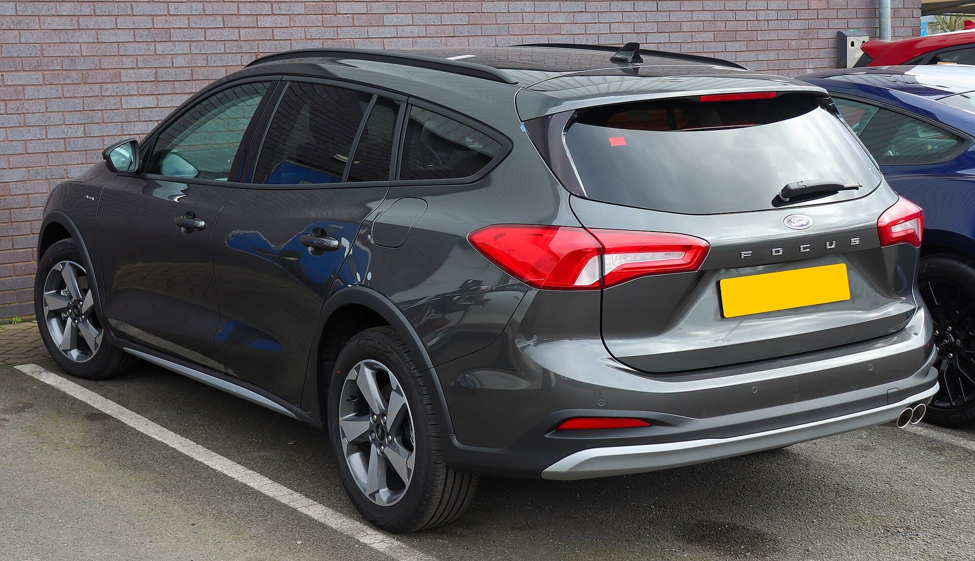 Ford Focus Turnier Active 1.5 EcoBlue in Magnetic Grau Metallic