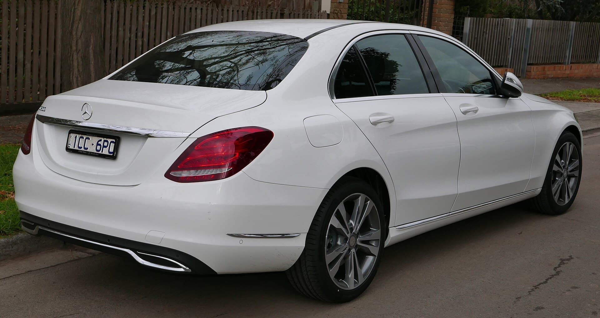 Mercedes-Benz C 200 Limousine in Polarweiß