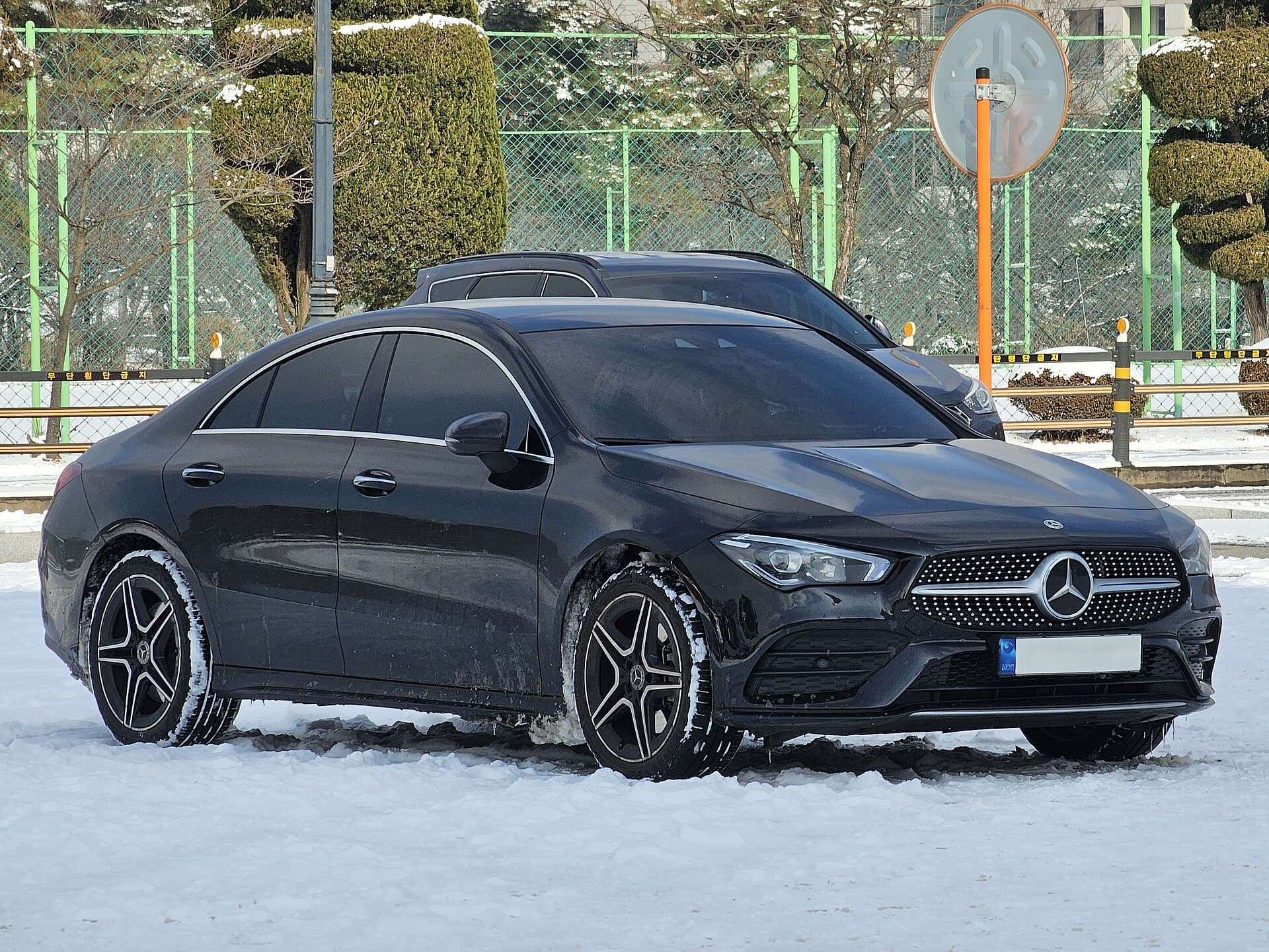 Mercedes-Benz CLA 250 Coupé in Kosmosschwarz Metallic