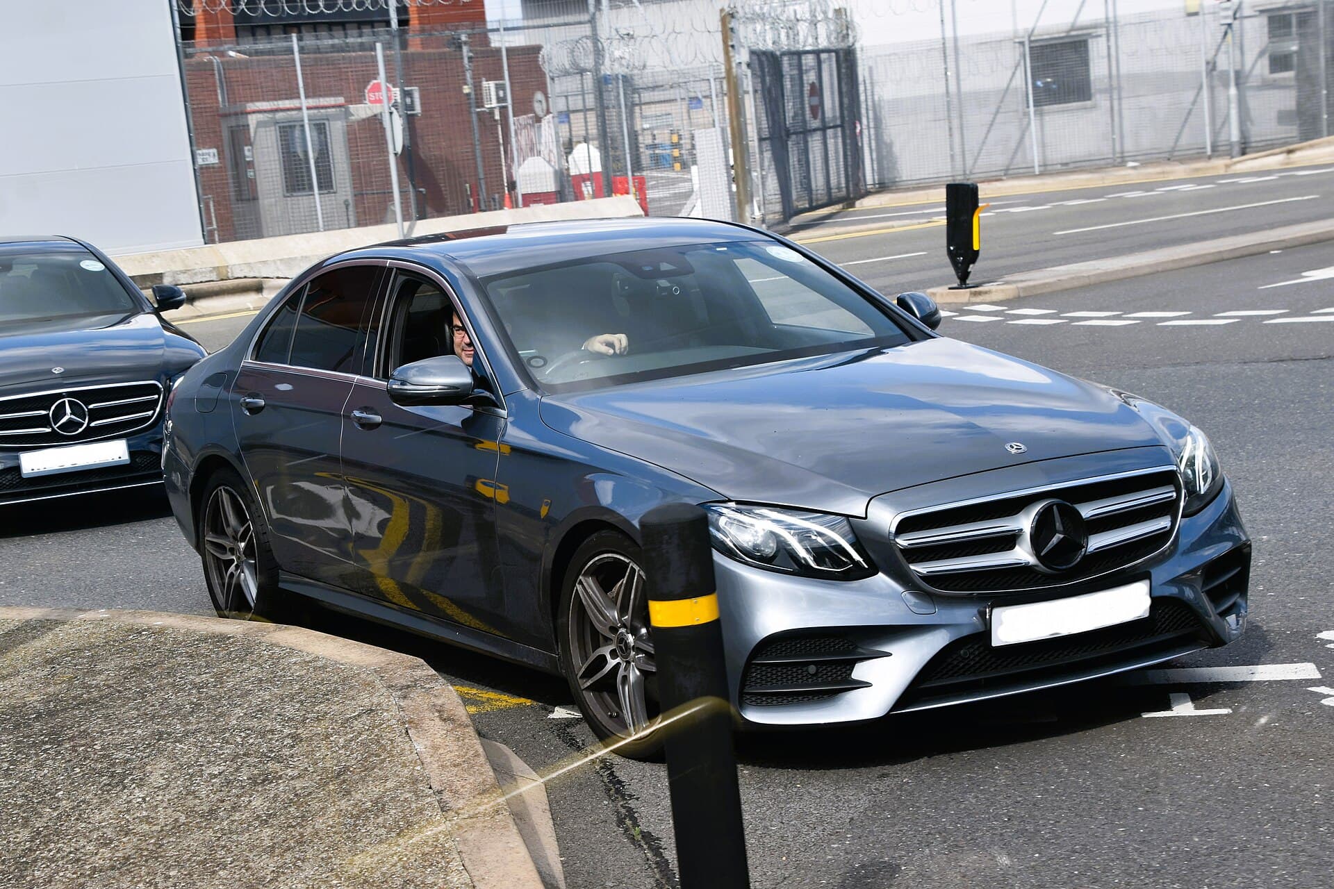 Mercedes-Benz E 220 d Limousine in Blau Metallic