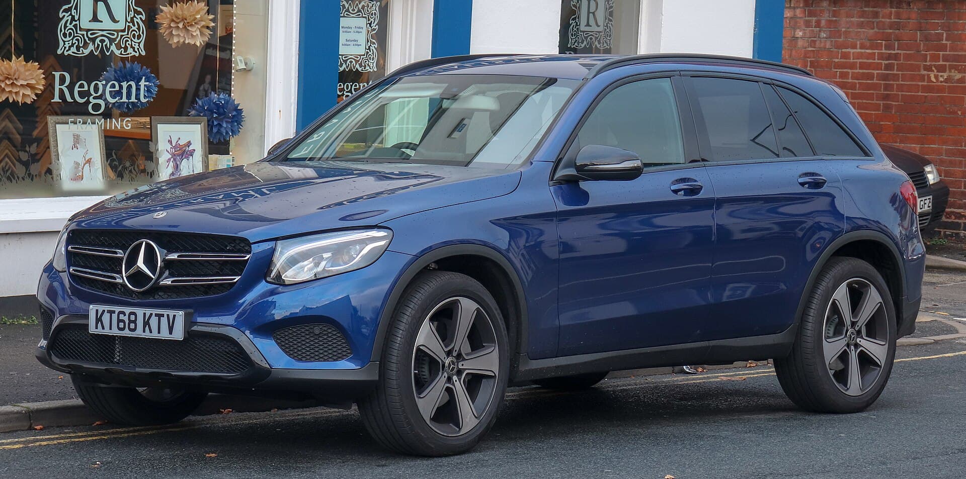 Mercedes-Benz GLC 300 4MATIC in Blau Metallic