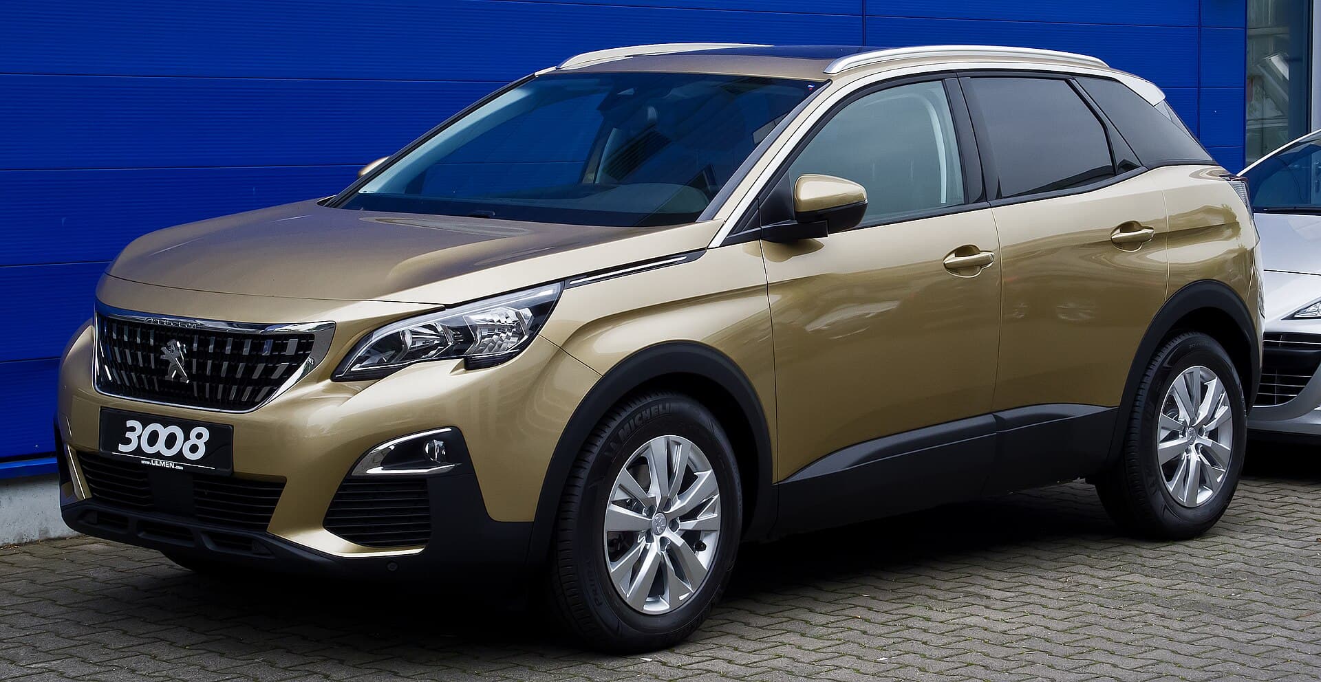 Peugeot 3008 PureTech 130 in Beige Metallic
