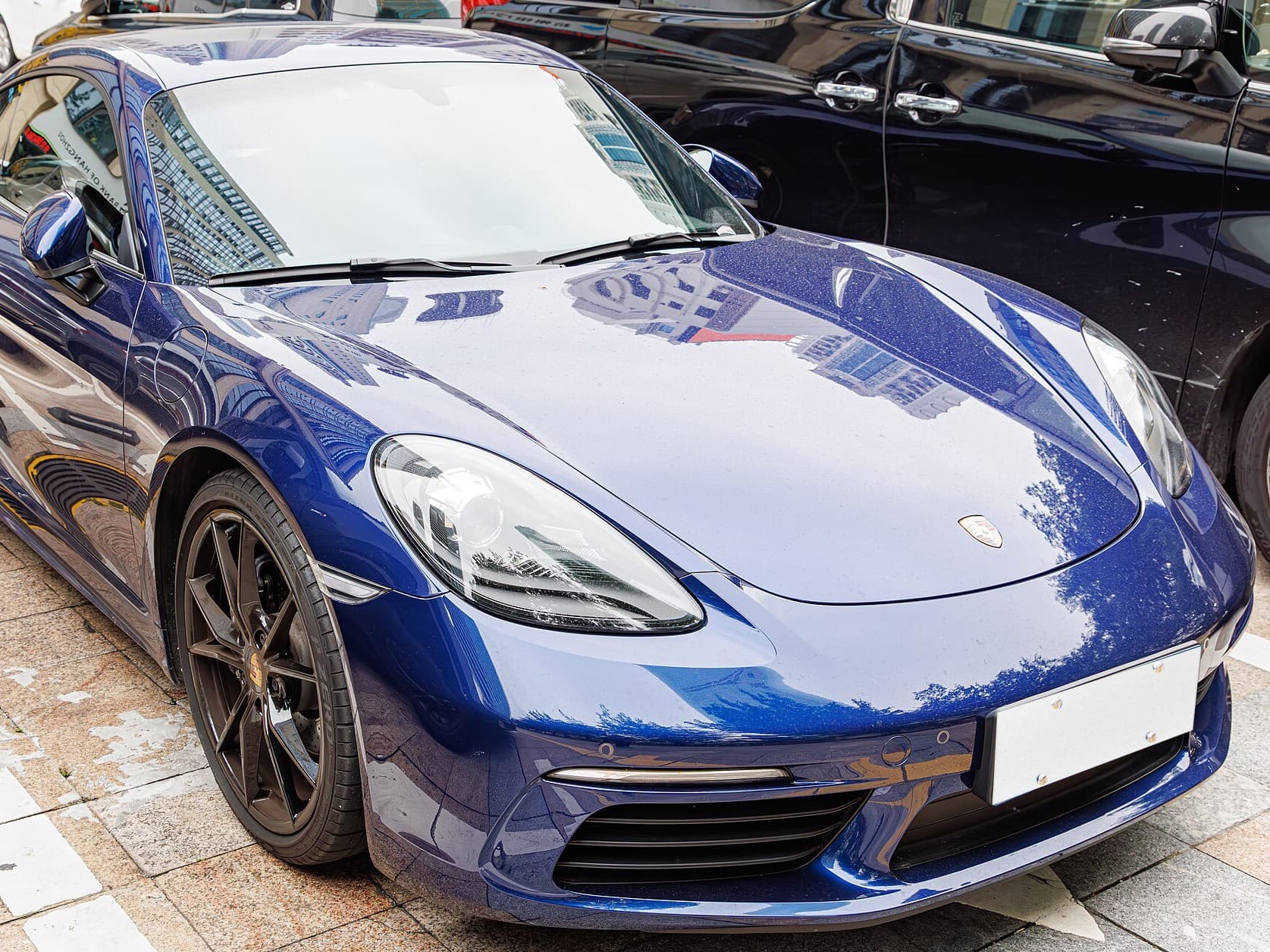 Porsche 718 Cayman in Dunkelblau Metallic