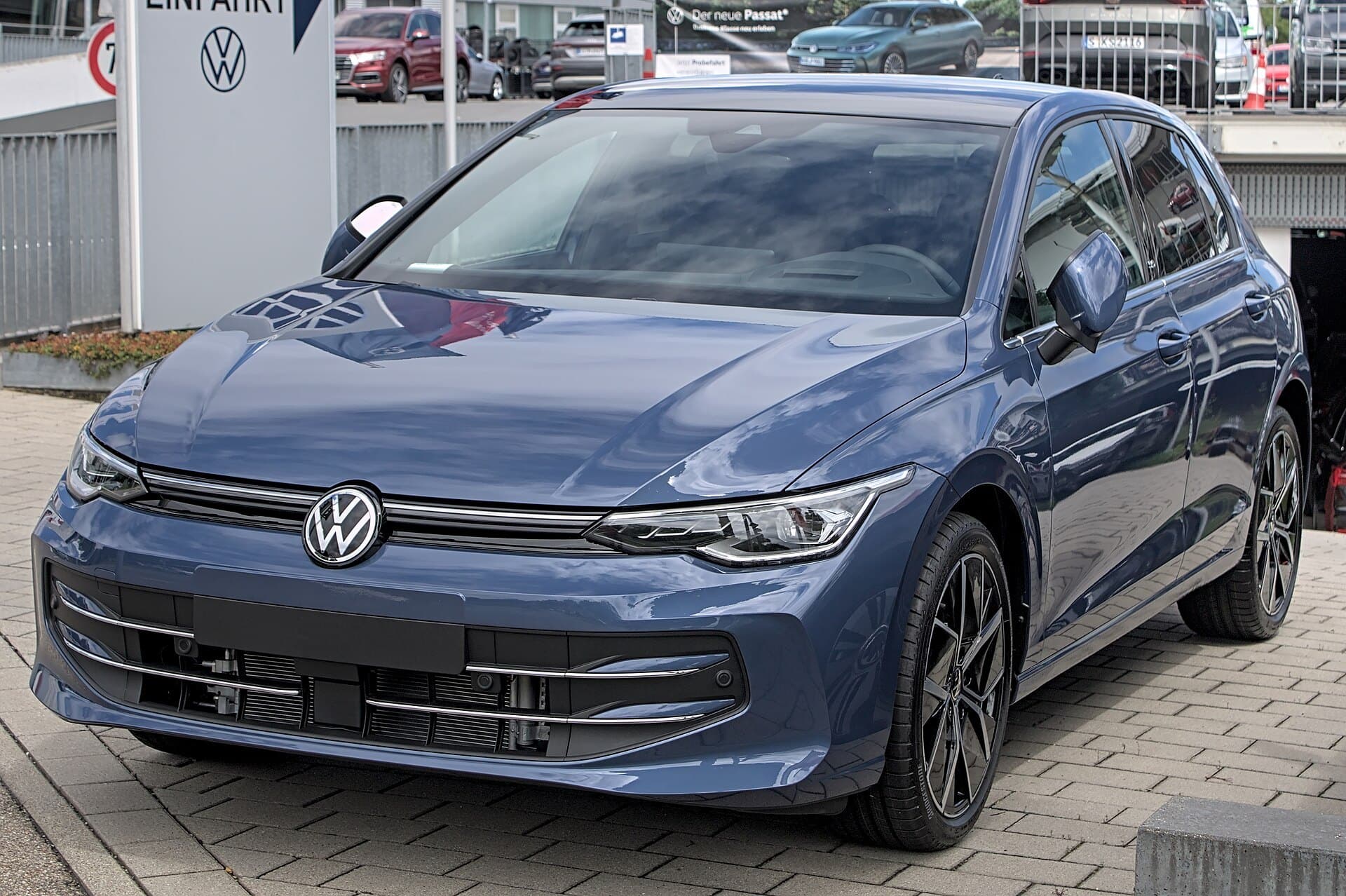 Volkswagen Golf 1.5 eTSI in Blau Metallic