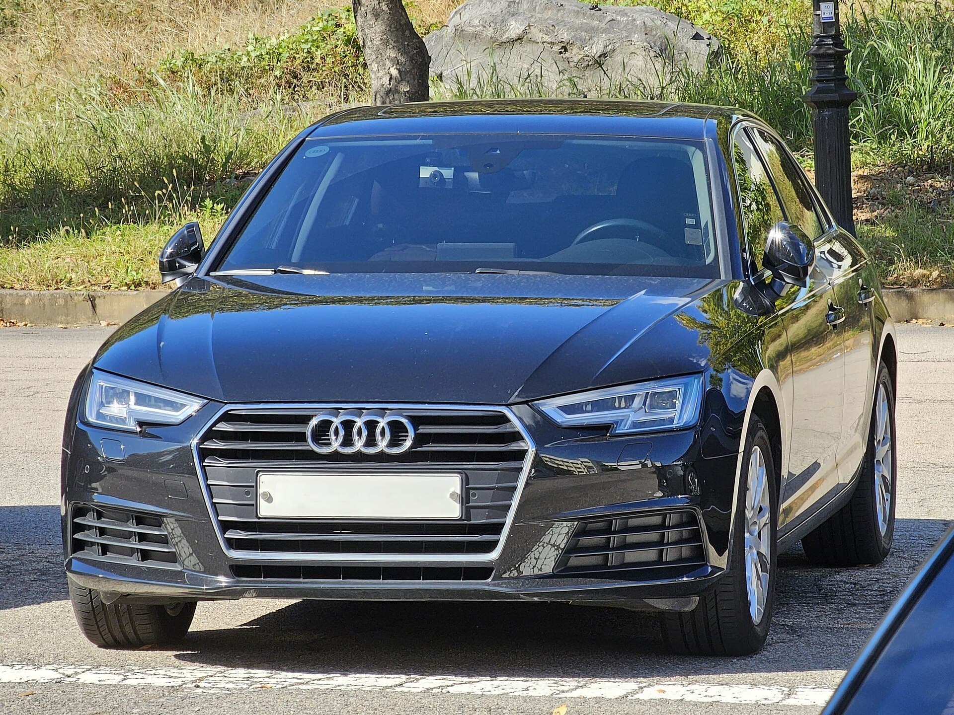 Audi A4 Limousine 40 TDI quattro in Blau Metallic