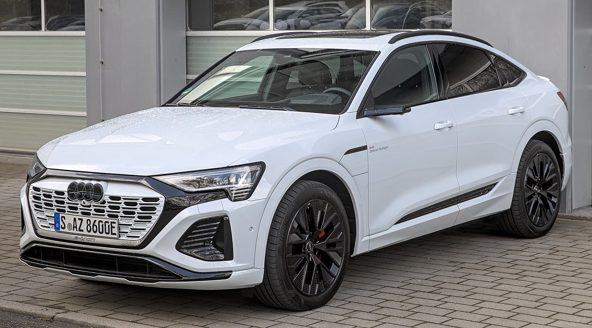 Audi Q8 e-tron Sportback 55 quattro in Weiß Metallic